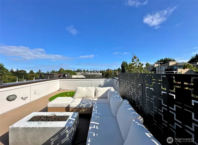 $725,000 | 4300 Southwest Mills Street, Seattle, WA 98136