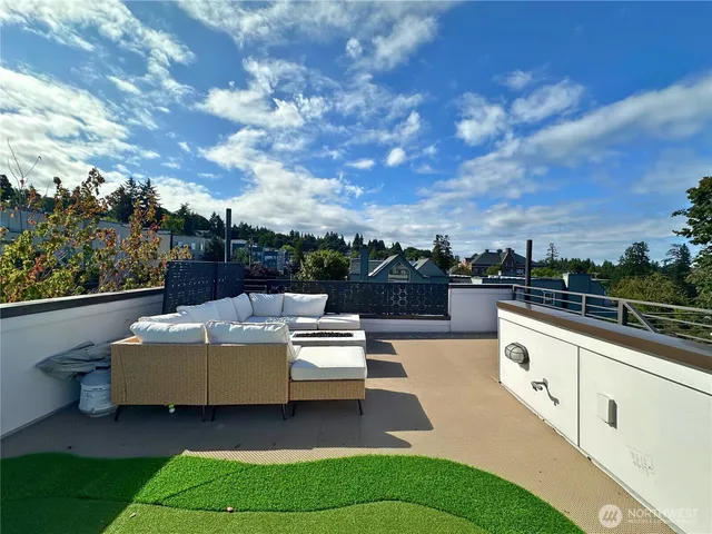 $725,000 | 4300 Southwest Mills Street, Seattle, WA 98136