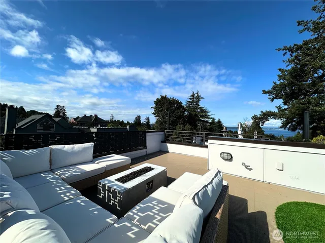 $725,000 | 4300 Southwest Mills Street, Seattle, WA 98136