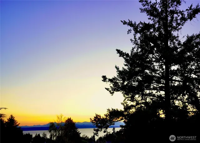 $725,000 | 4300 Southwest Mills Street, Seattle, WA 98136