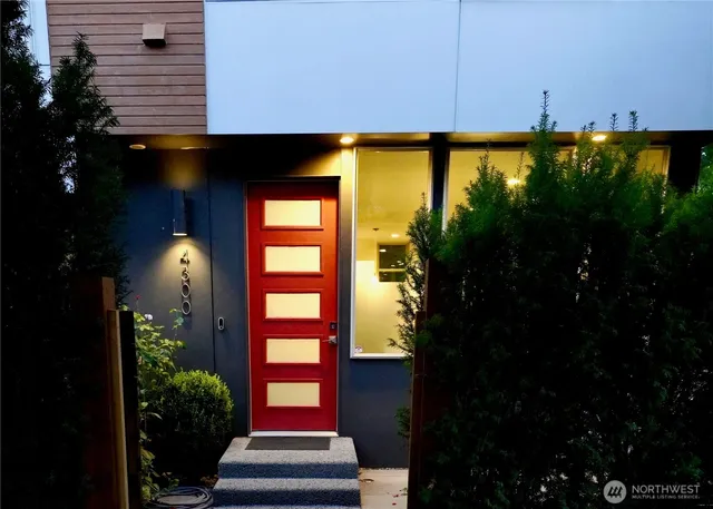 $725,000 | 4300 Southwest Mills Street, Seattle, WA 98136