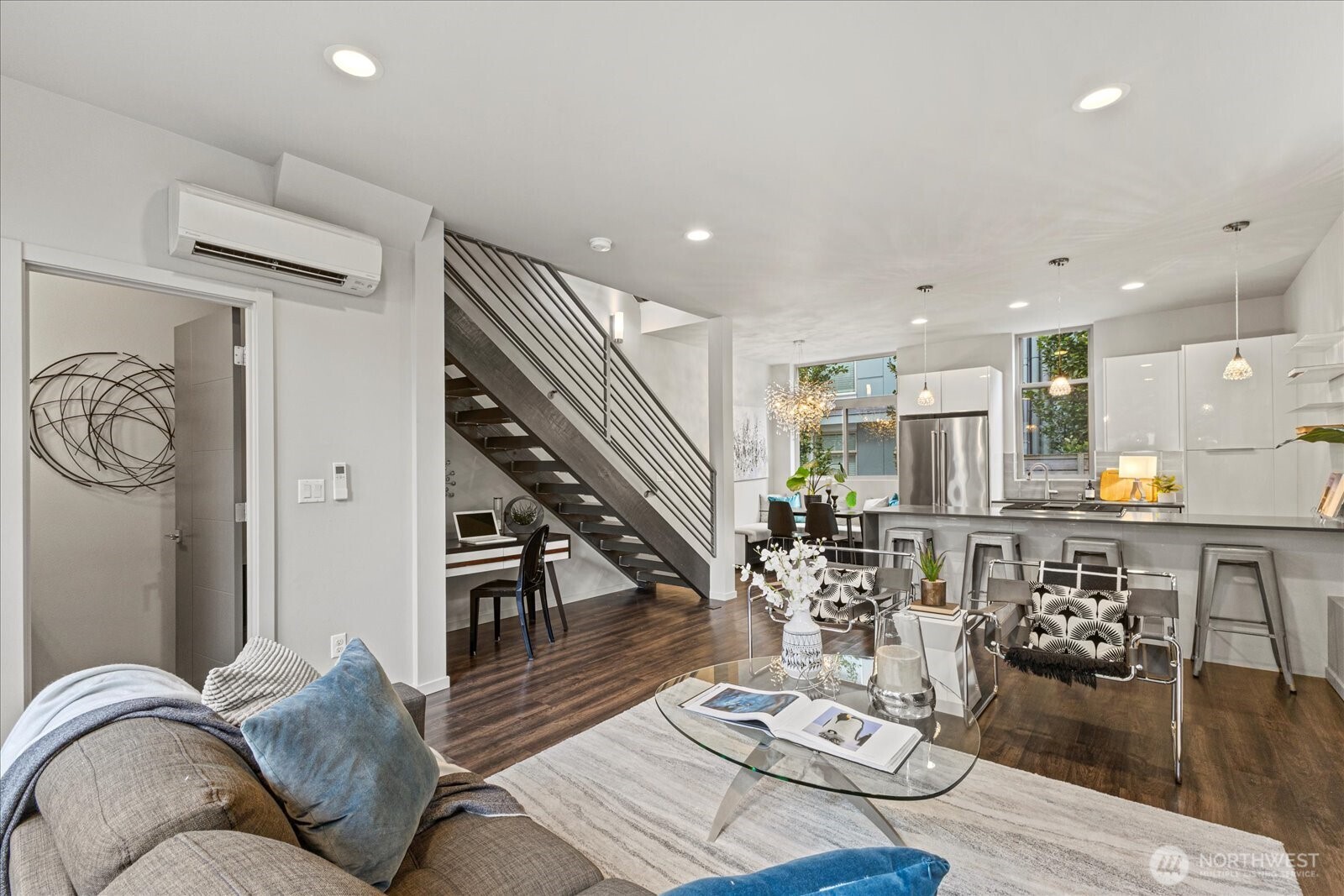 4300 Southwest Mills Street Seattle, WA 98136 - Photo 10 of 30