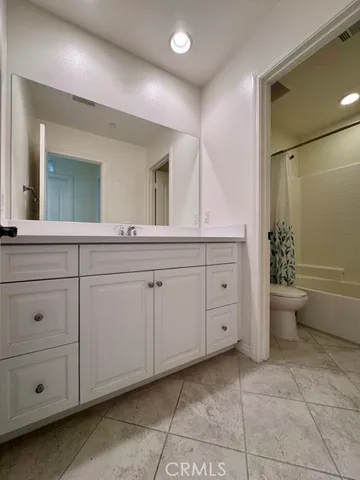 a view of a big room with closet and windows