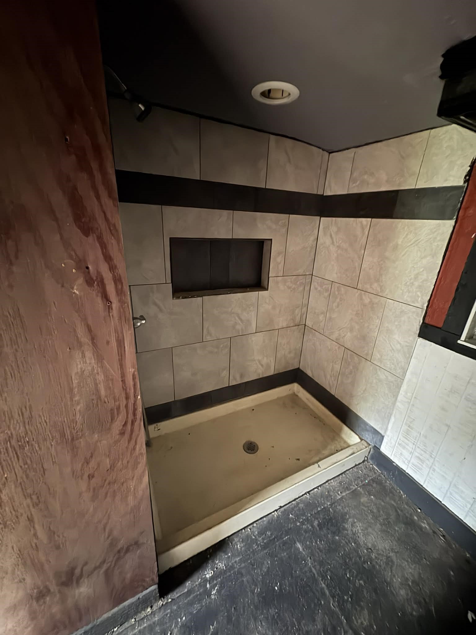 61 Hooker Shepherd, TX 77371 - Photo 14 of 17 a bathroom with a tub and a shower
