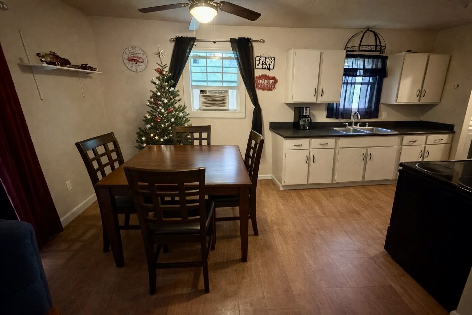 61 Hooker Shepherd, TX 77371 - Photo 8 of 17 a dining room with furniture and window