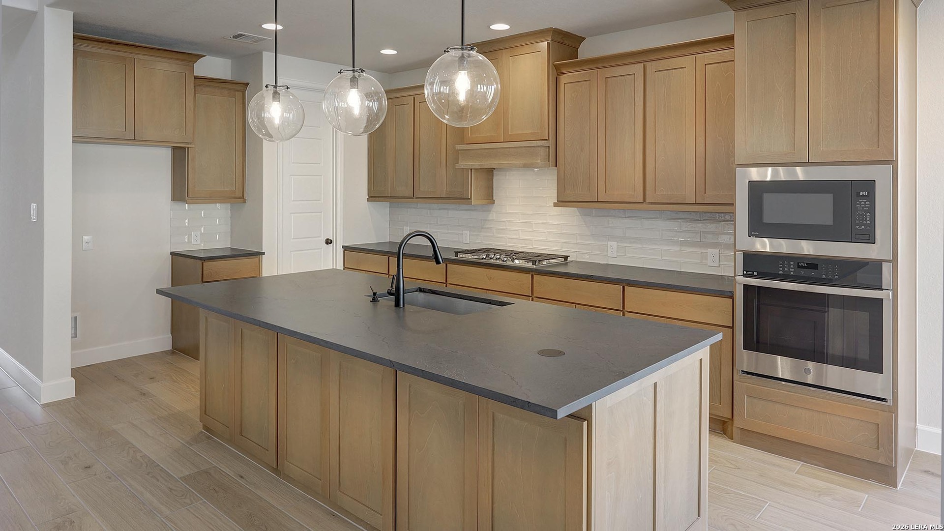 216 Boulder Creek Boerne, TX 78006 - Photo 10 of 30