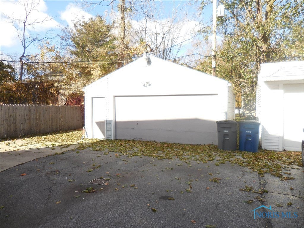 4121 Carthage Road Toledo, OH 43612 - Photo 6 of 8 Gallery Image 6