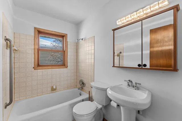 $294,900 | 882 Lund Avenue Northeast, Spring Lake Park, MN 55432