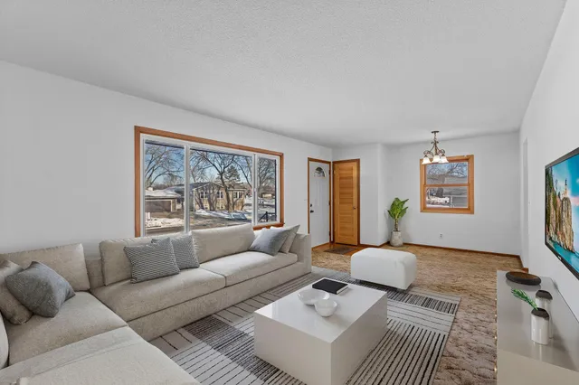 $294,900 | 882 Lund Avenue Northeast, Spring Lake Park, MN 55432