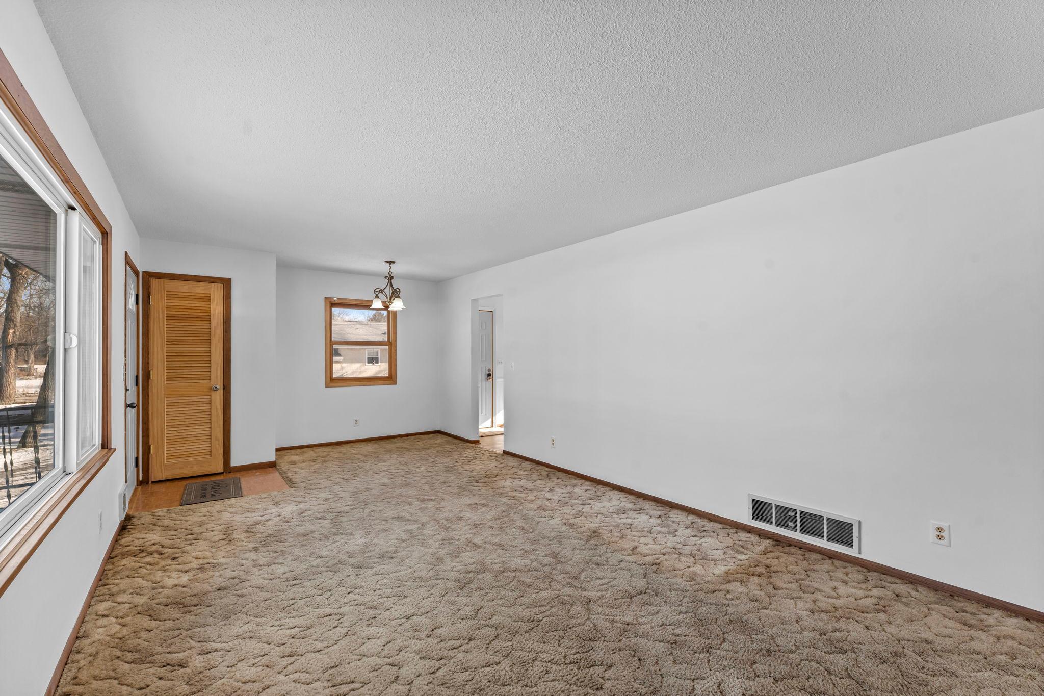 882 Lund Avenue Northeast Spring Lake Park, MN 55432 - Photo 4 of 25