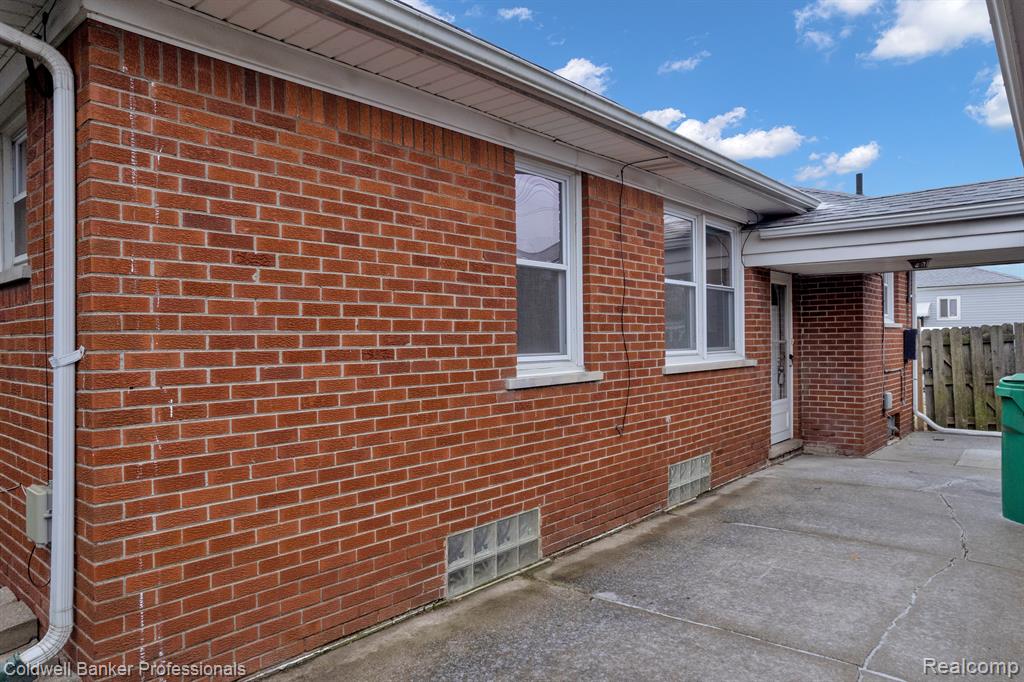 14615 Stephens Eastpointe, MI 48021 - Photo 4 of 25 Gallery Image 4