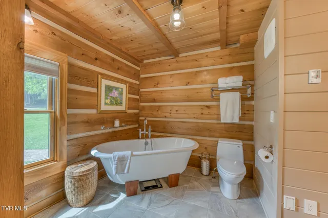 $950,000 | 128 Bankers Bend, Mountain City, TN 37683