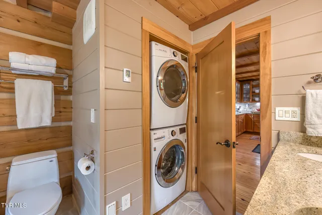 $950,000 | 128 Bankers Bend, Mountain City, TN 37683