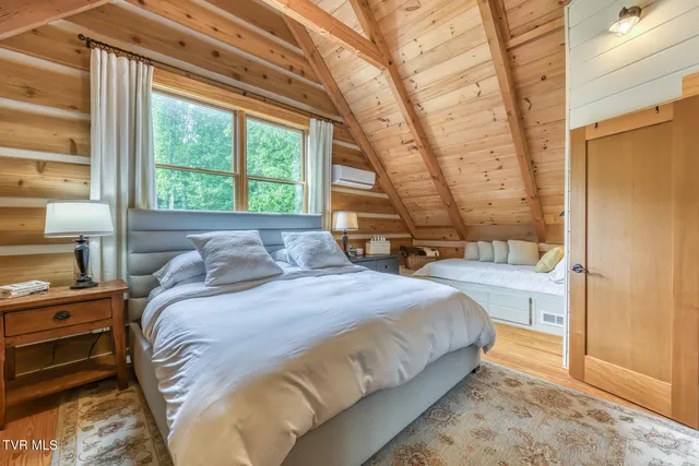 $950,000 | 128 Bankers Bend, Mountain City, TN 37683