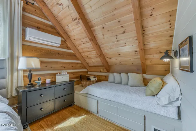 $950,000 | 128 Bankers Bend, Mountain City, TN 37683