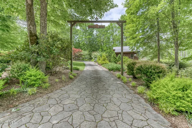$950,000 | 128 Bankers Bend, Mountain City, TN 37683