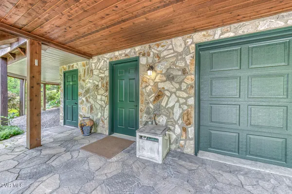 $950,000 | 128 Bankers Bend, Mountain City, TN 37683