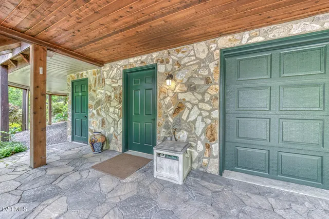 $950,000 | 128 Bankers Bend, Mountain City, TN 37683