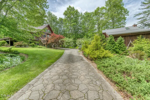 $950,000 | 128 Bankers Bend, Mountain City, TN 37683