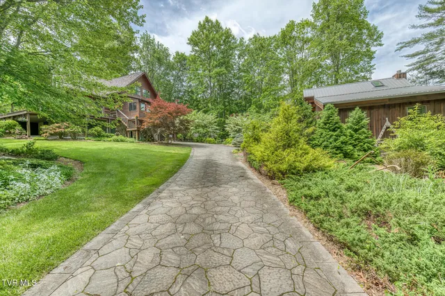 $950,000 | 128 Bankers Bend, Mountain City, TN 37683