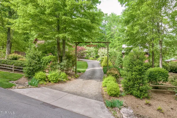 $950,000 | 128 Bankers Bend, Mountain City, TN 37683
