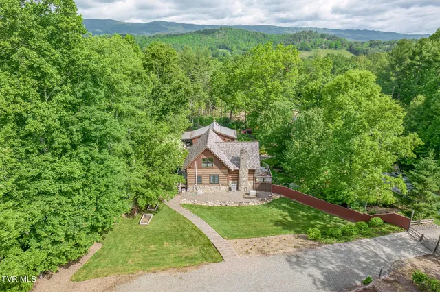 $950,000 | 128 Bankers Bend, Mountain City, TN 37683