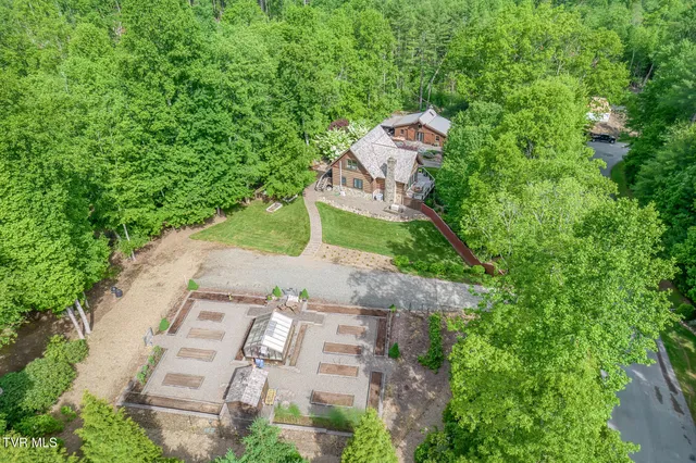 $950,000 | 128 Bankers Bend, Mountain City, TN 37683
