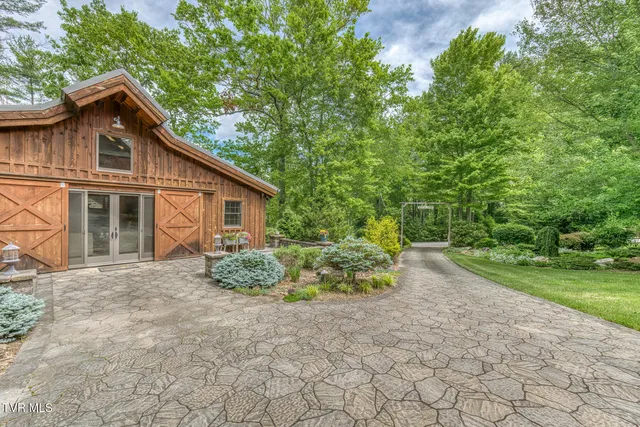 $950,000 | 128 Bankers Bend, Mountain City, TN 37683