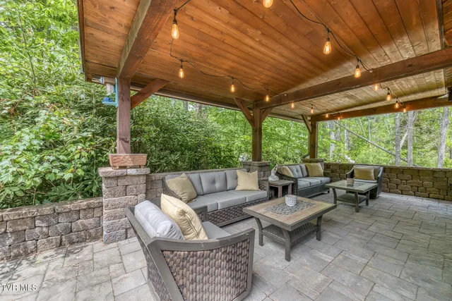 $950,000 | 128 Bankers Bend, Mountain City, TN 37683