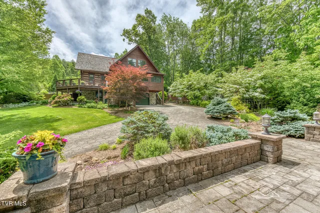$950,000 | 128 Bankers Bend, Mountain City, TN 37683