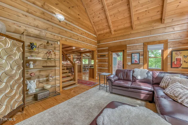 $950,000 | 128 Bankers Bend, Mountain City, TN 37683