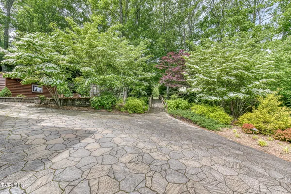 $950,000 | 128 Bankers Bend, Mountain City, TN 37683