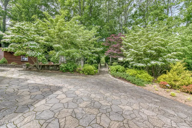 $950,000 | 128 Bankers Bend, Mountain City, TN 37683