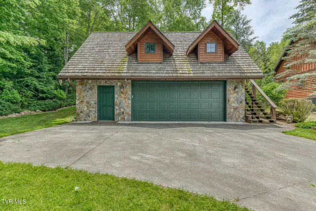 $950,000 | 128 Bankers Bend, Mountain City, TN 37683