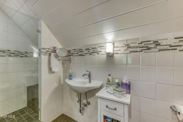 $950,000 | 128 Bankers Bend, Mountain City, TN 37683