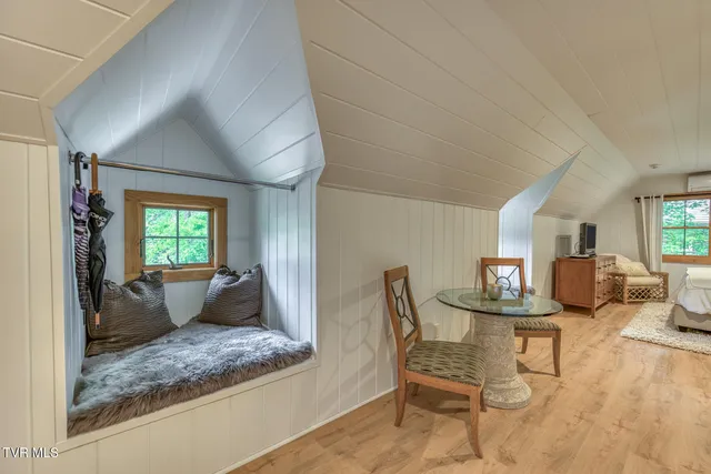 $950,000 | 128 Bankers Bend, Mountain City, TN 37683