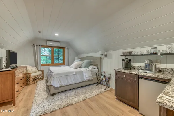 $950,000 | 128 Bankers Bend, Mountain City, TN 37683