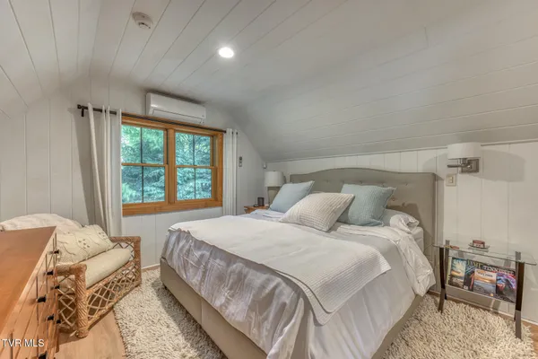 $950,000 | 128 Bankers Bend, Mountain City, TN 37683