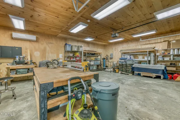 $950,000 | 128 Bankers Bend, Mountain City, TN 37683