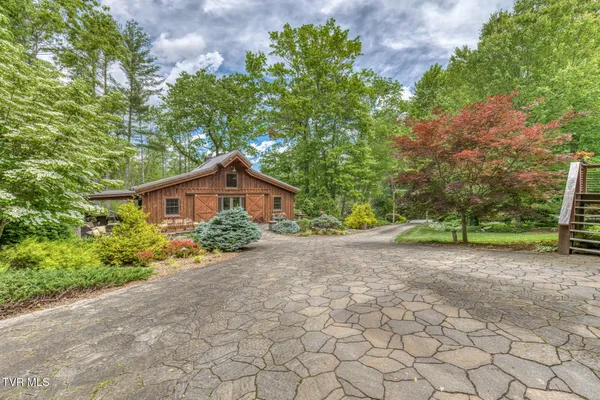 $950,000 | 128 Bankers Bend, Mountain City, TN 37683