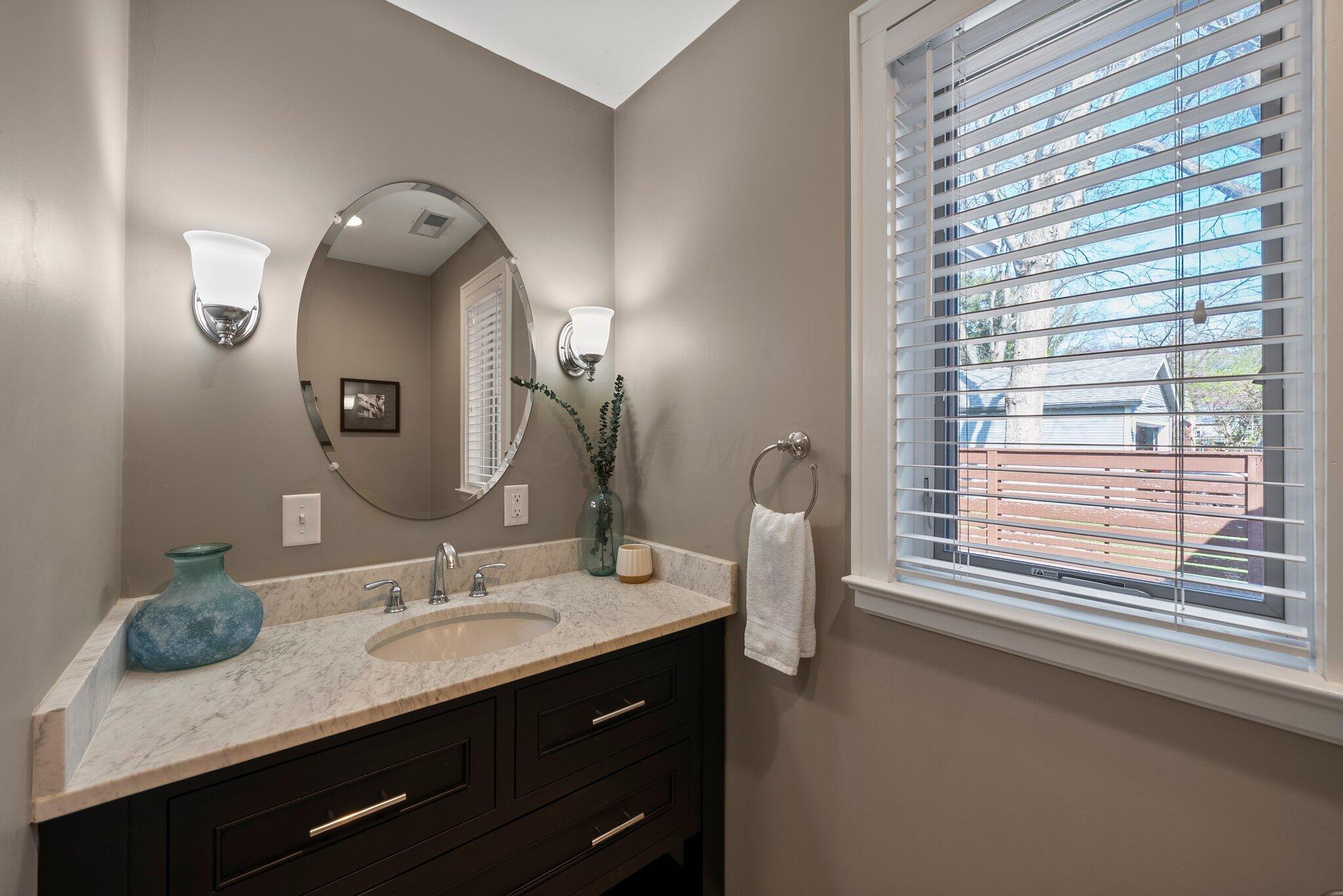 130 West Beaumont Road Columbus, OH 43214 - Photo 40 of 71 1st Floor Half Bath