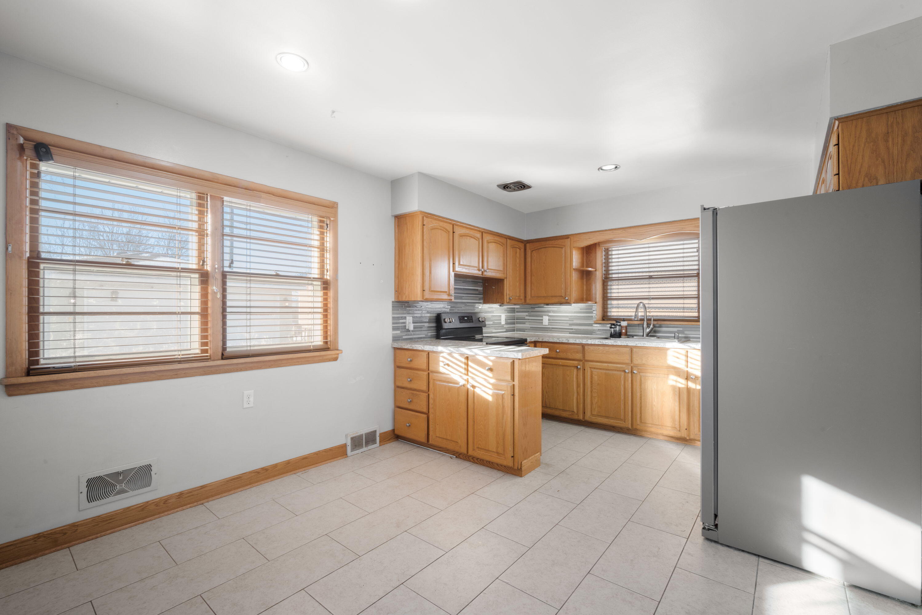 1603 22nd Street Kenosha, WI 53140 - Photo 16 of 30 15_imgDSC05295