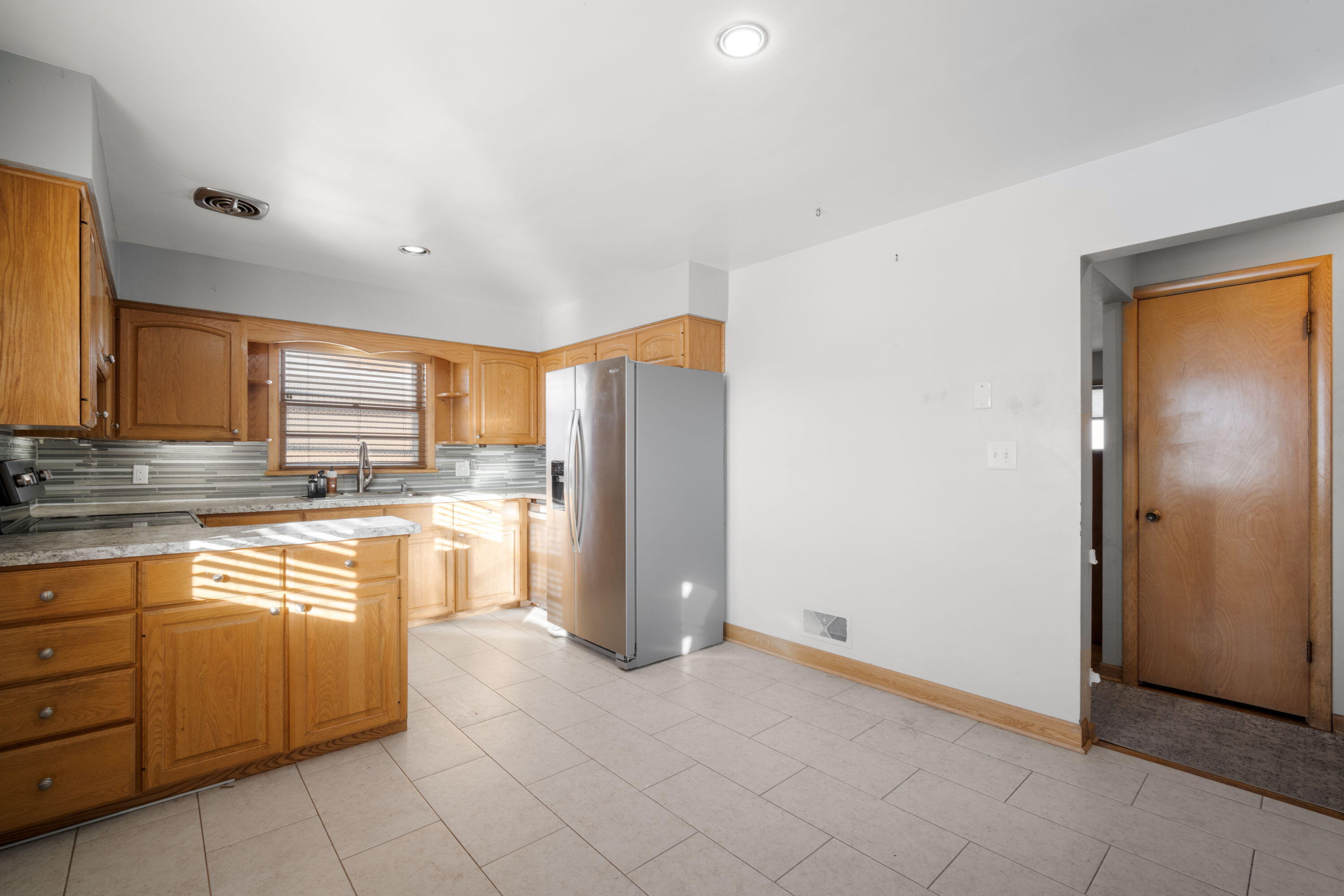 1603 22nd Street Kenosha, WI 53140 - Photo 17 of 30 16_imgDSC05300