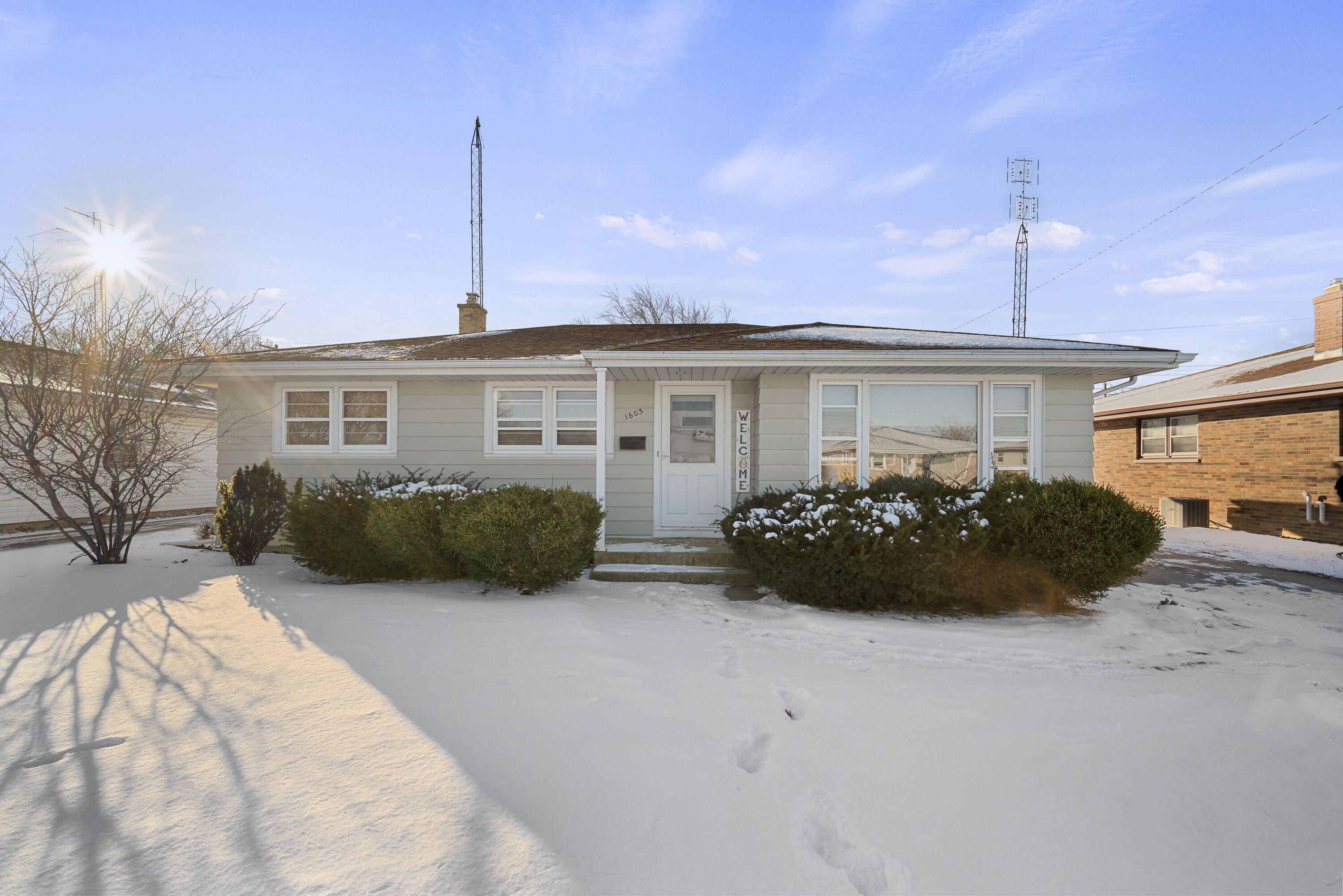 1603 22nd Street Kenosha, WI 53140 - Photo 2 of 30 1_imgDSC05340