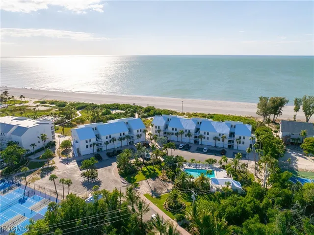 $1,150,000 | 2004 Gulf Beach Villas, Captiva, FL 33924