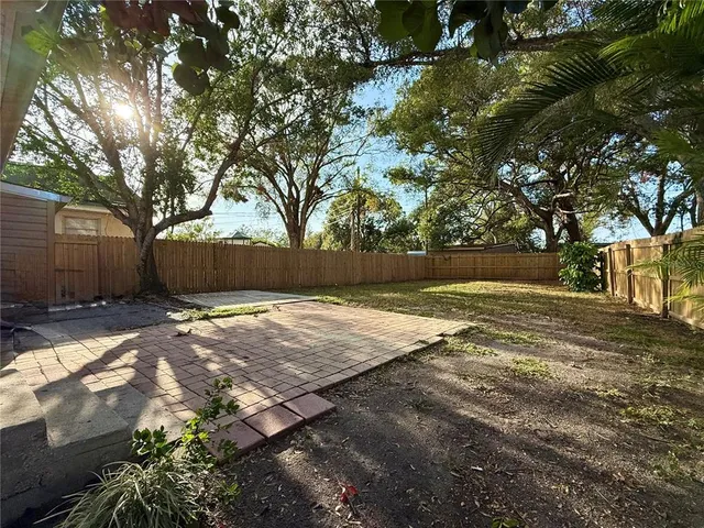 $2,100 | 5530 Crissman Drive North, St. Petersburg, FL 33714