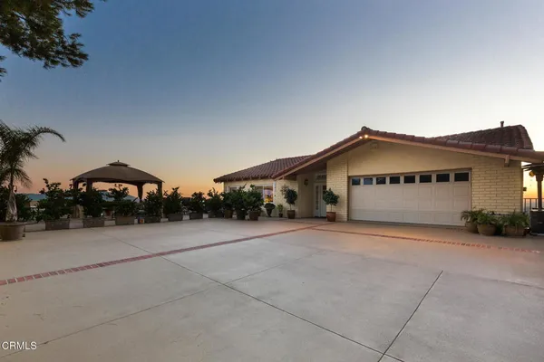 $10,995 | 1234 East Tujunga Avenue, Burbank, CA 91501
