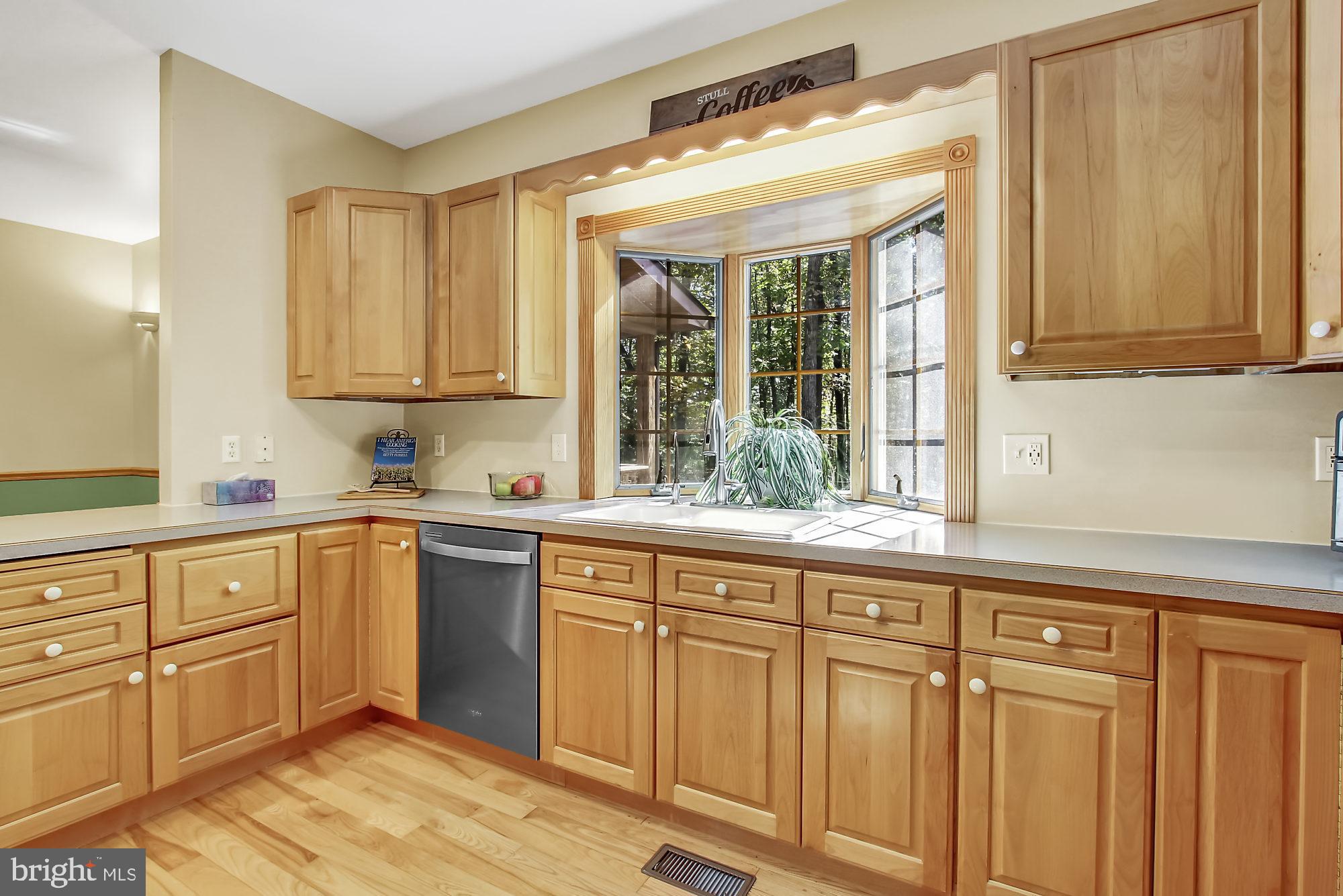 65 Sky View Road Elkton, MD 21921 - Photo 12 of 43 Gorgeous Maple Diamond Cabinetry