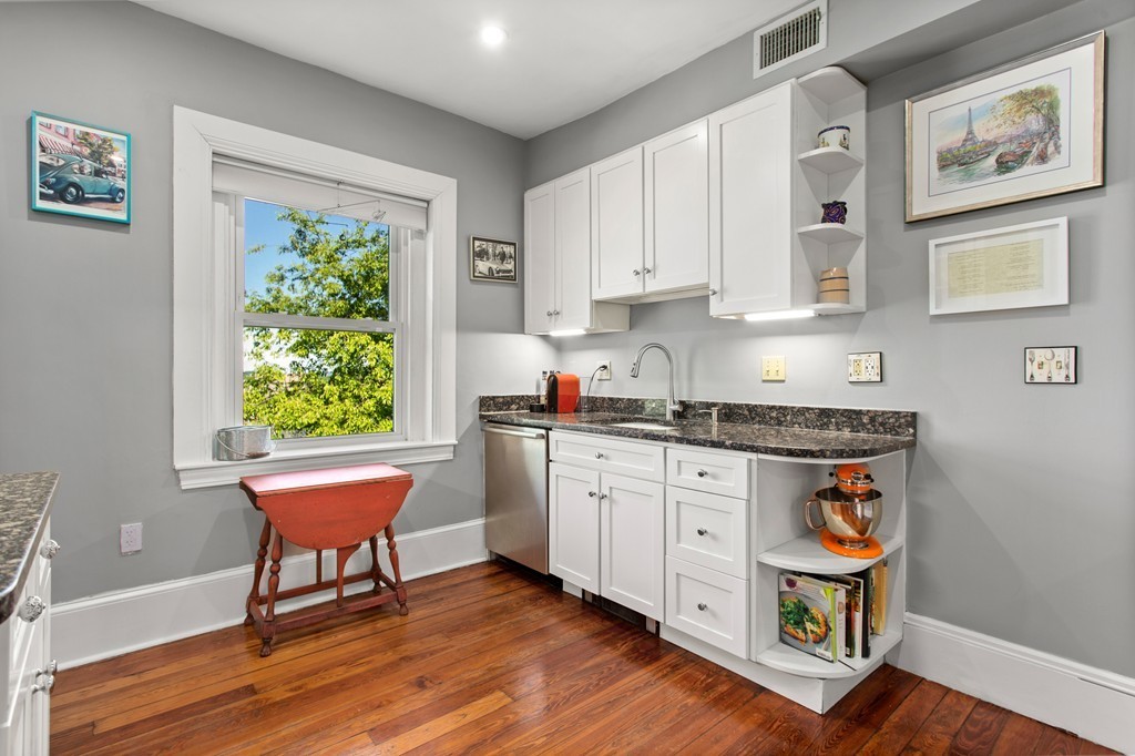 41 Addington Road, Unit 3 Brookline, MA 02445 - Photo 6 of 16