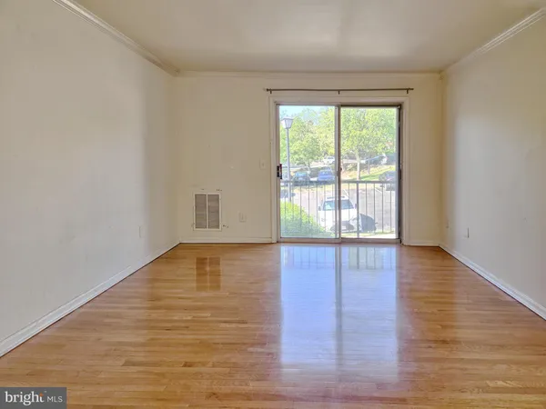 $2,000 | 14807 Rydell Road, Unit 201, Centreville, VA 20121